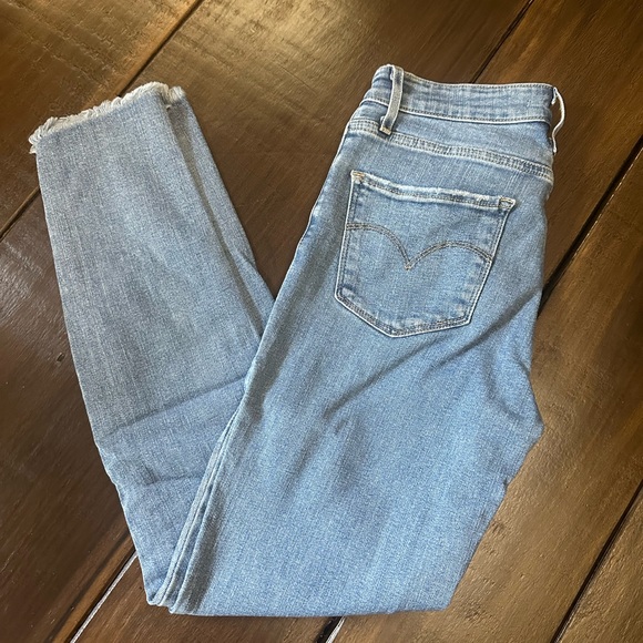 Levi’s Skinny Jeans - Picture 2 of 5